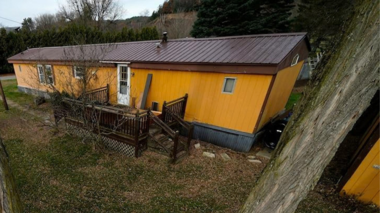 The trailer where Geoffrey Holt lived<br>