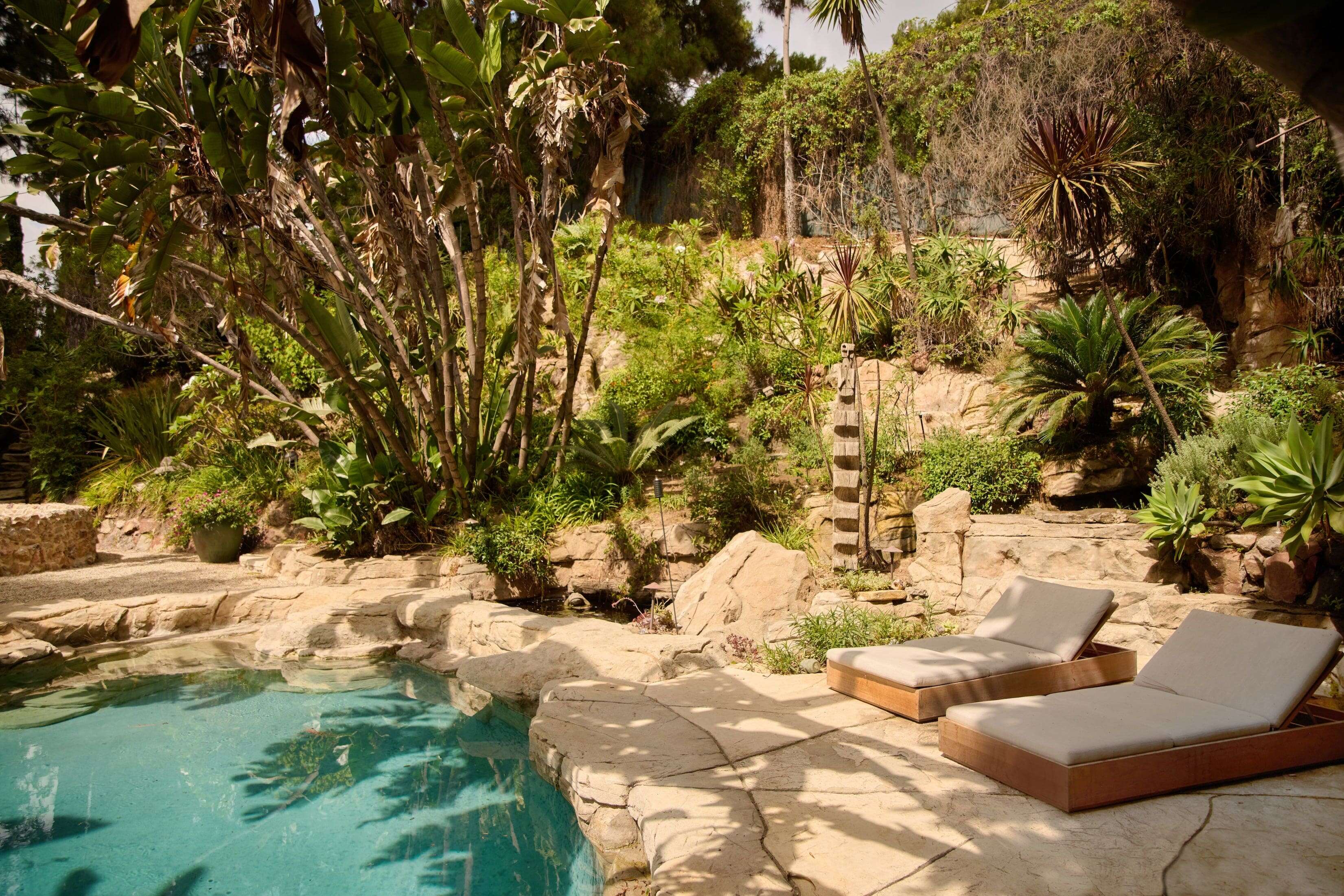 Breaking Bad star Aaron Paul has sold the celebrity-packed Seyler House after a major price cut.