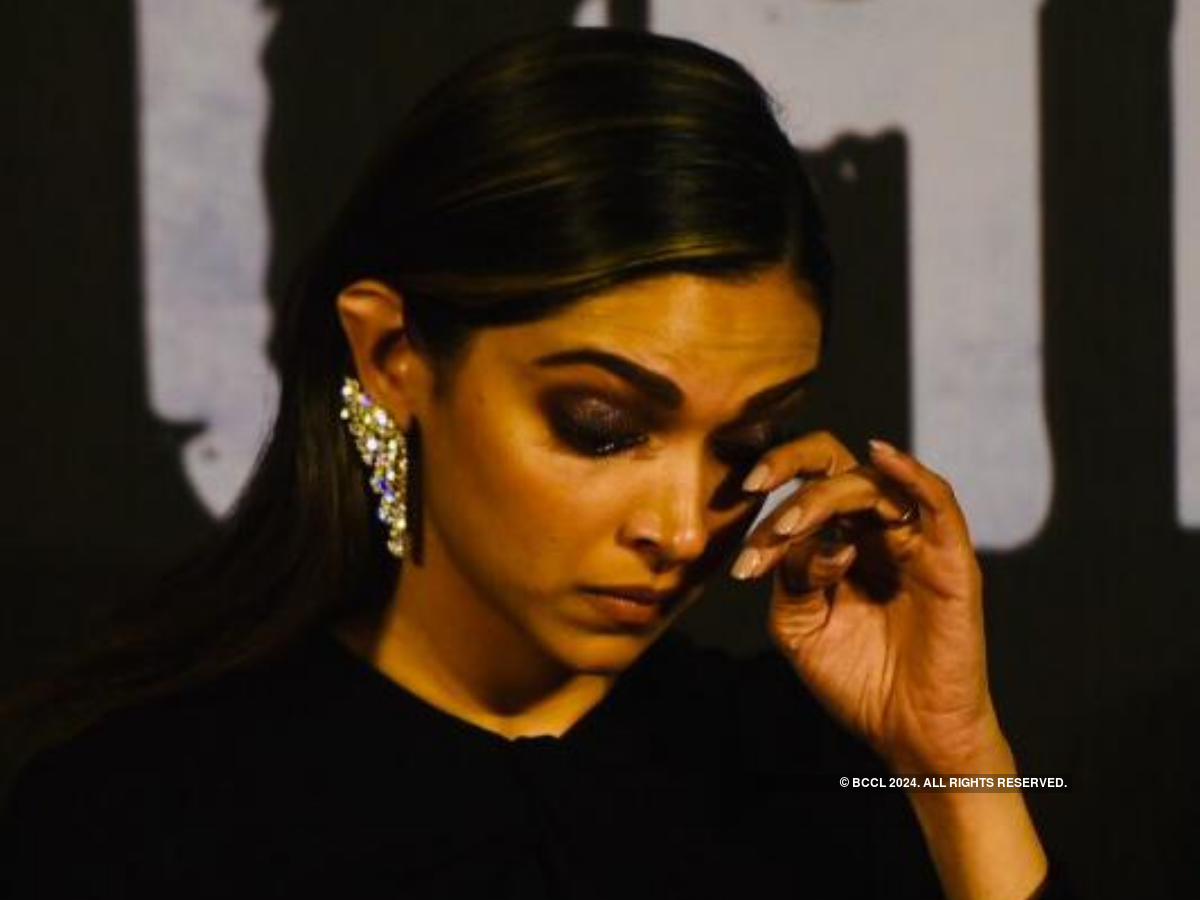 Chhapaak Trailer Out: Watch: Deepika Padukone Breaks Down At Trailer ...