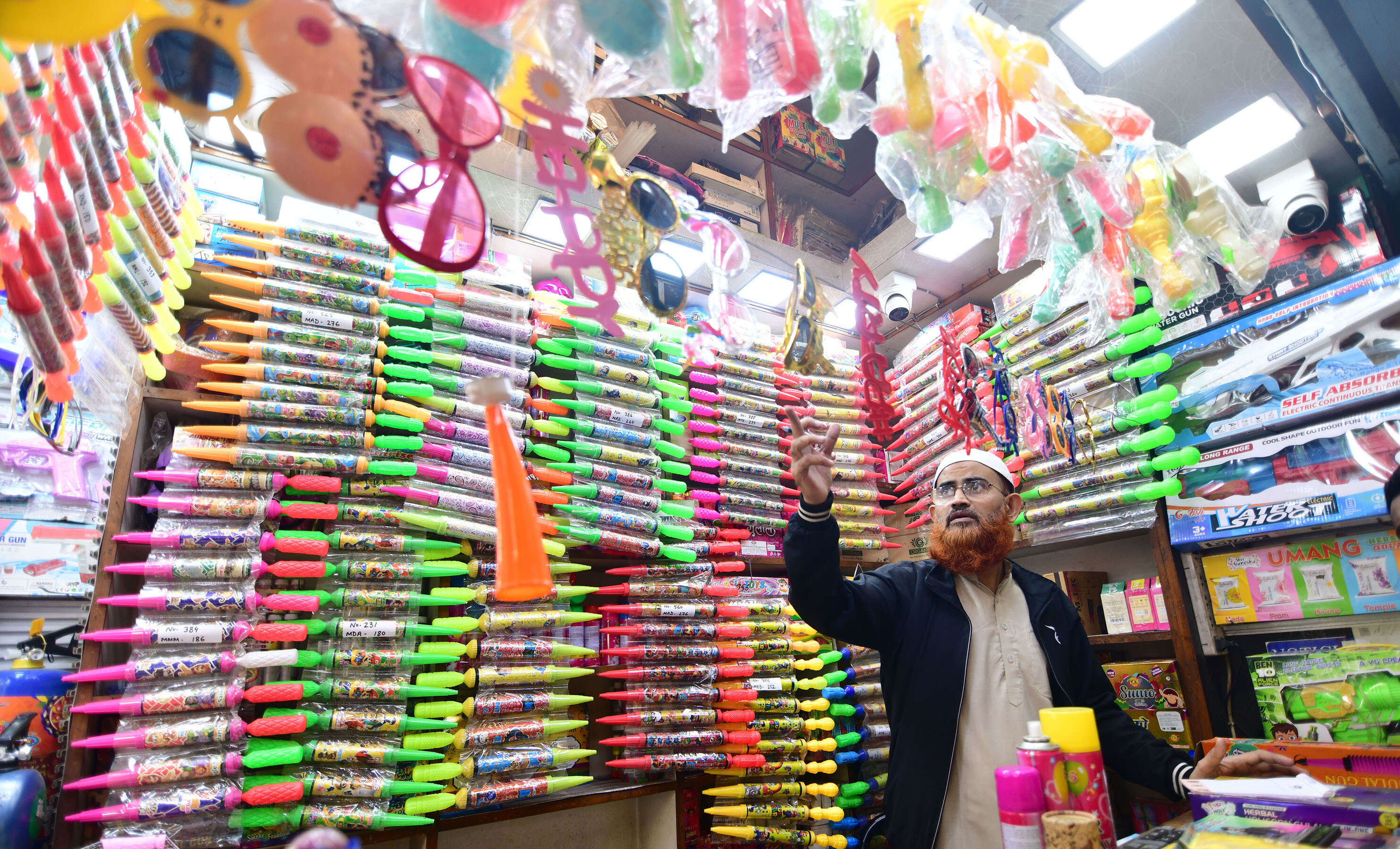 faac6b09-3679-491c-8797-741f2abf2b39_25-02-26_Guwahati-_Holi_Market_11.jpg