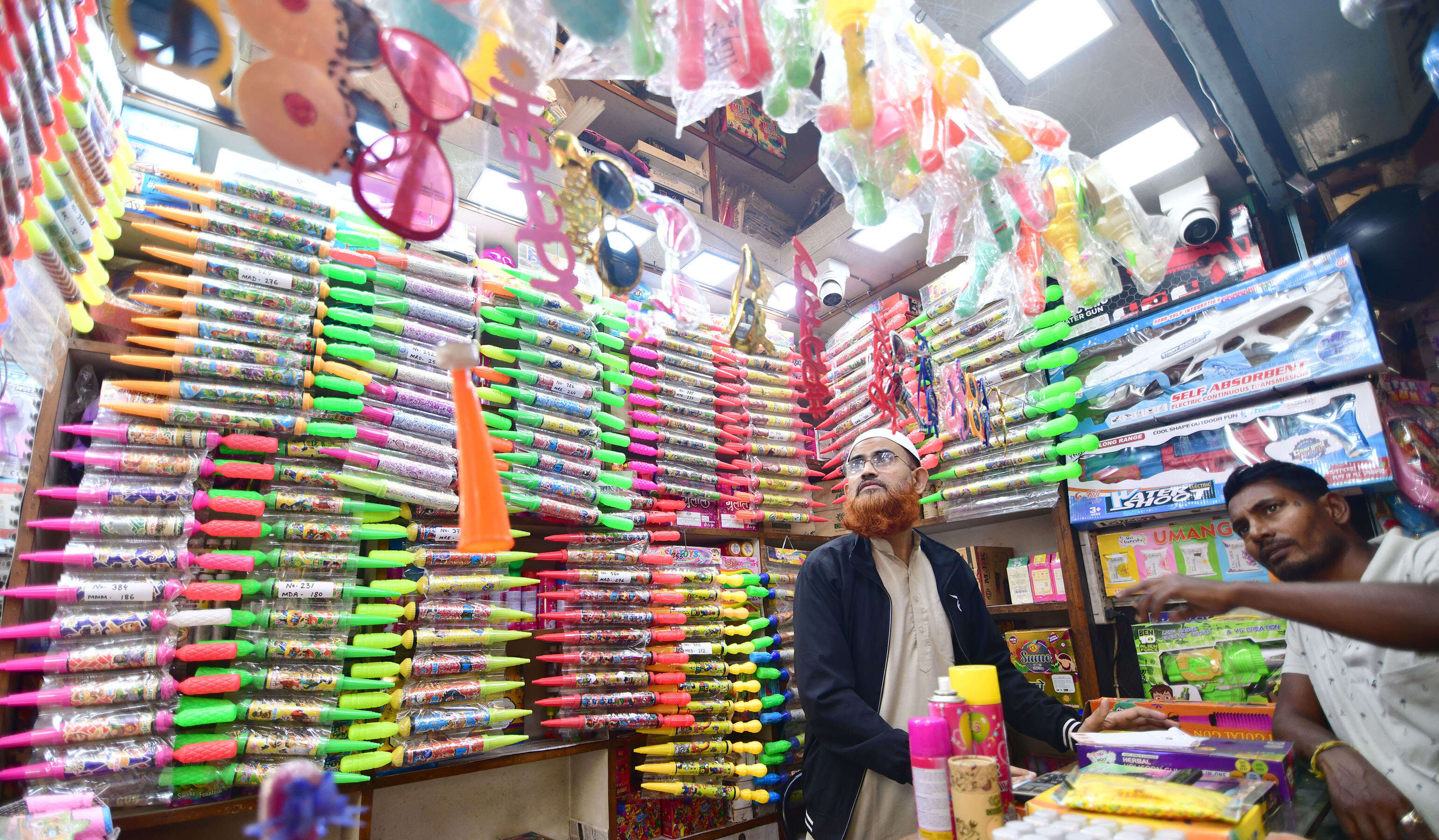 cd0e4fc5-6761-4d5b-bb42-36fc40d757df_25-02-26_Guwahati-_Holi_Market_13.jpg