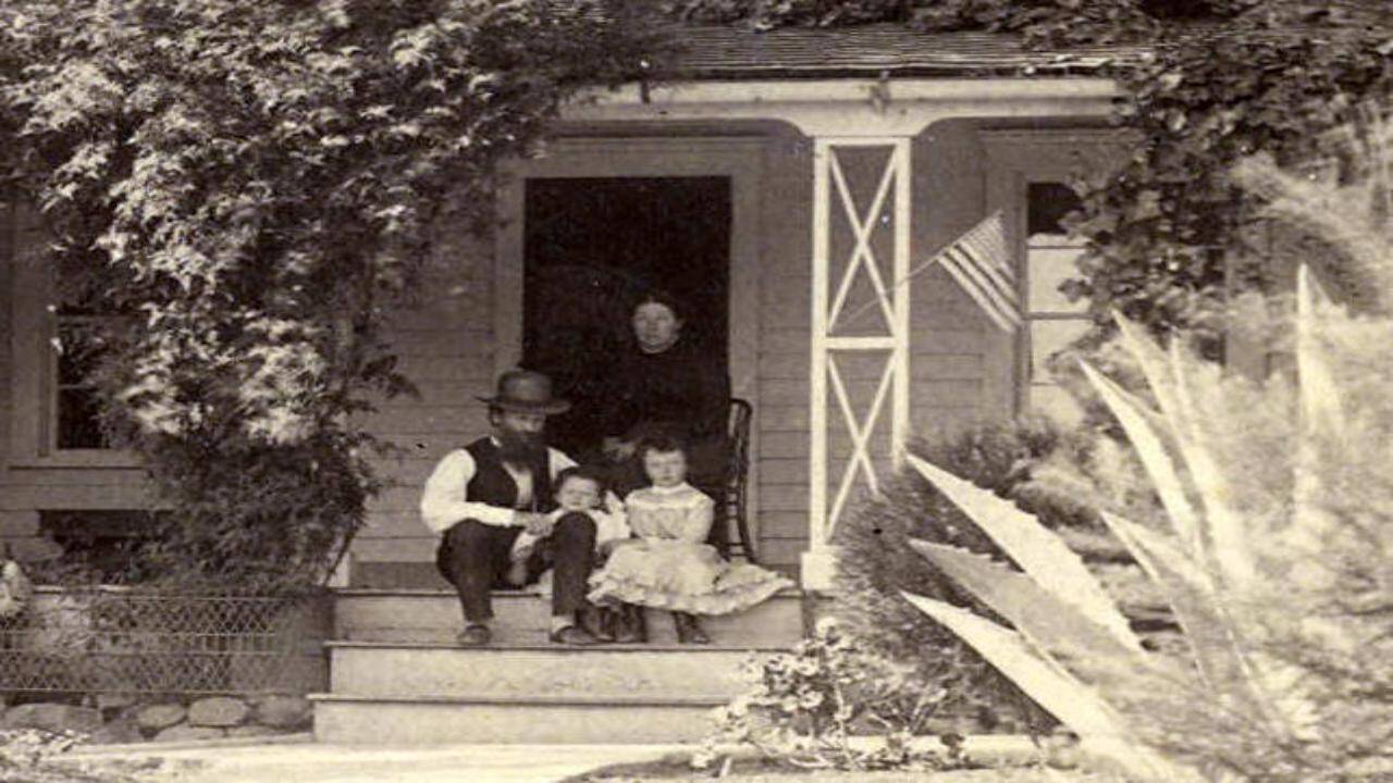 Muir_&amp;_family_c1888 (1)