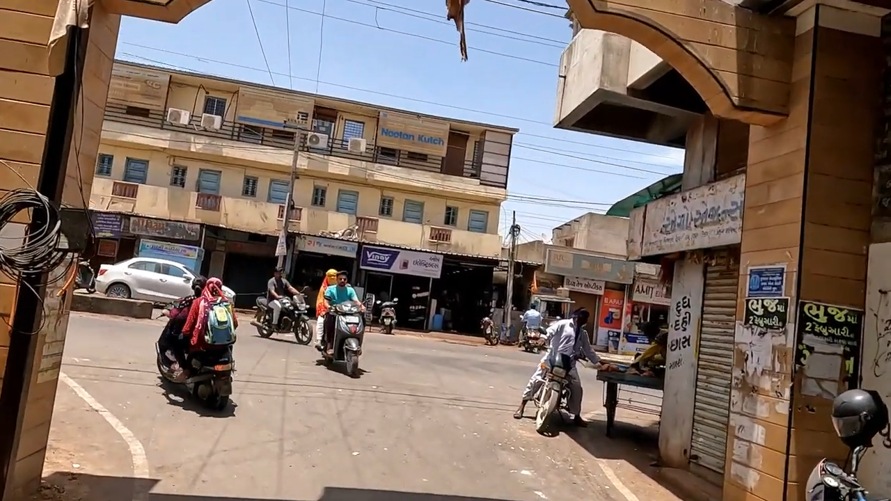 Madhapar has paved roads, schools, colleges, hospitals, parks and 17 banks.