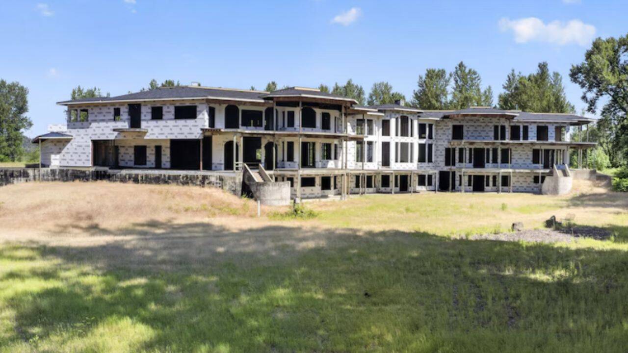 The mansion from outside