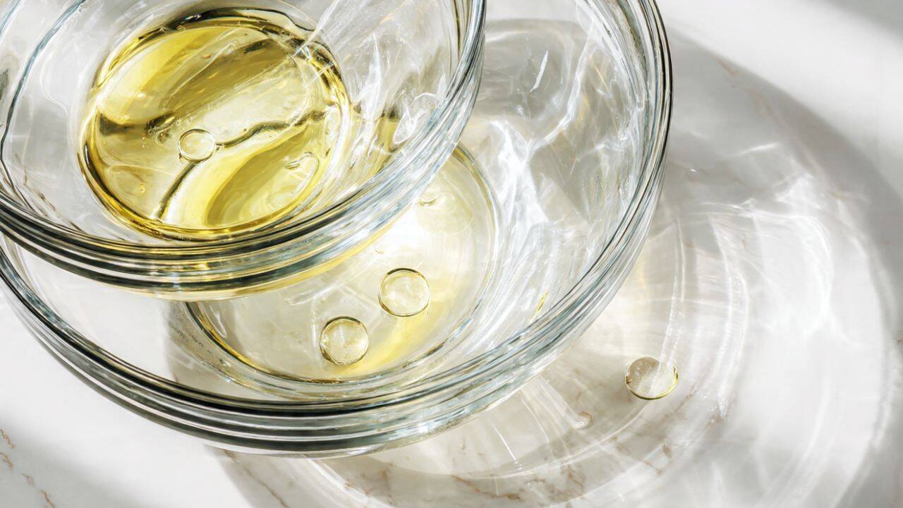 Apply dish soap around the joint<br>