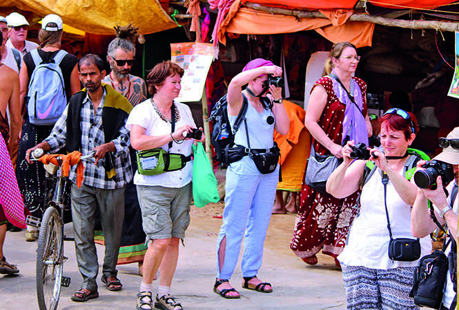 Foreign tourists capturing the essence of Varanasi on their cameras (BCCL/ Arvind Kumar)