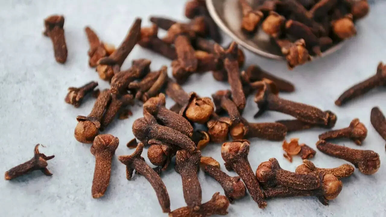 Cloves (6)
