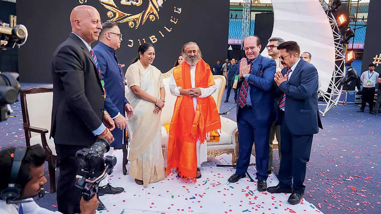 Guests seek blessings from Sri Sri Ravi Shankar