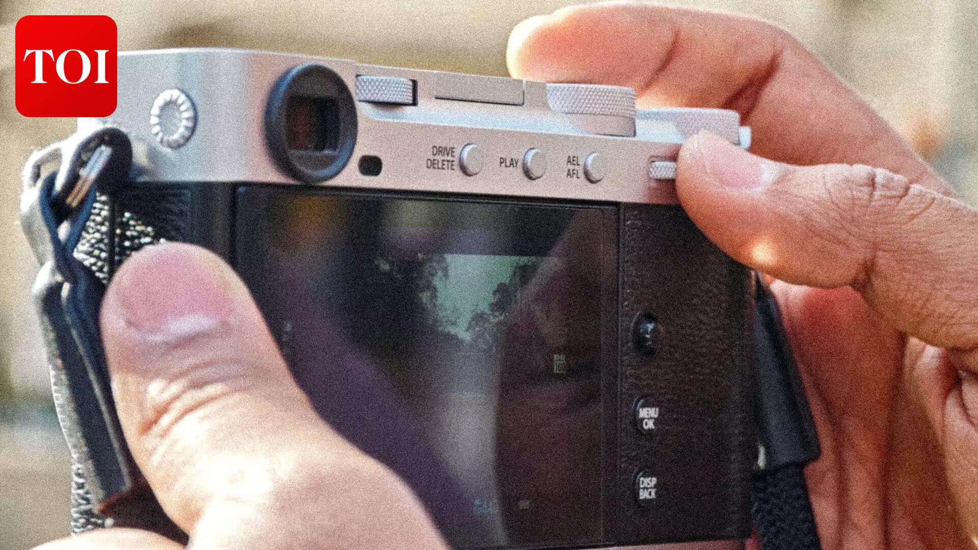 The recipe slots don't change how the camera works—just how the world looks through it