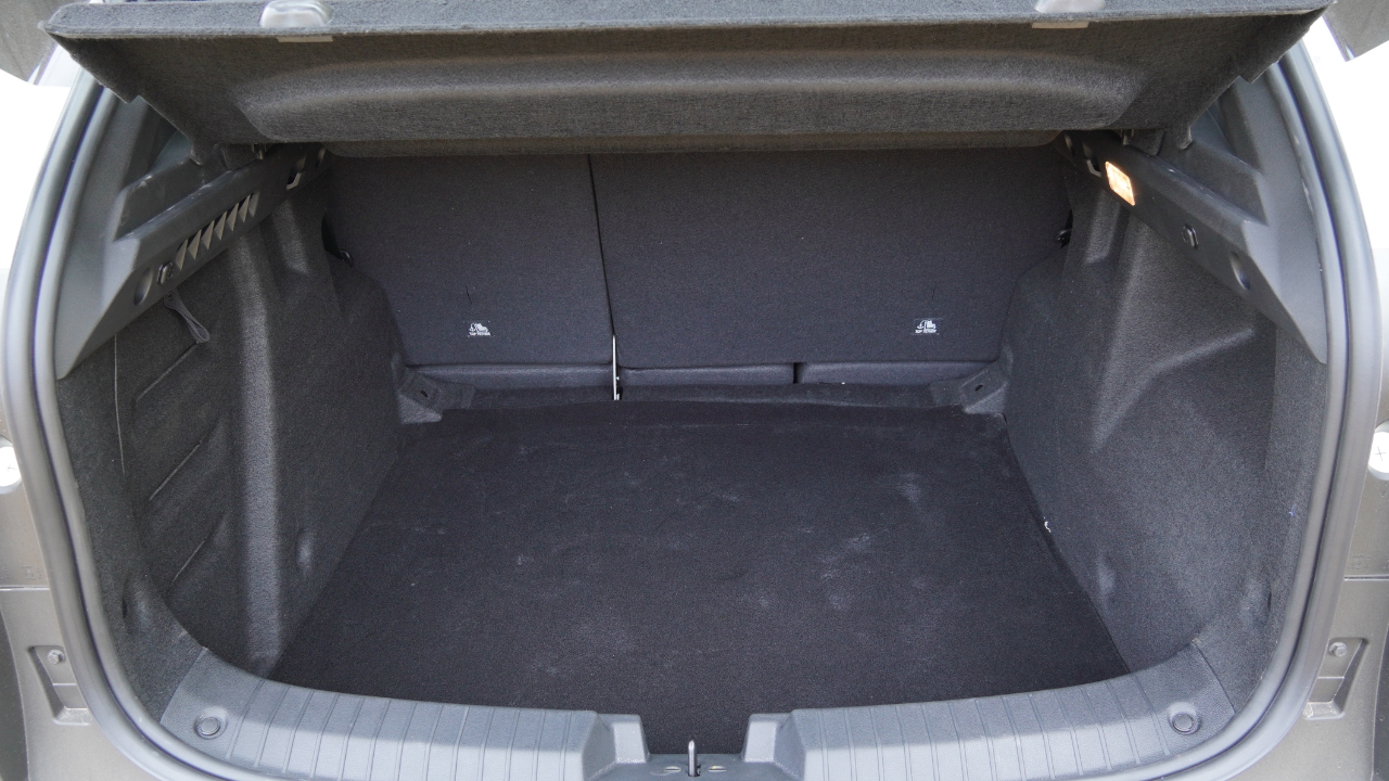 Segment-leading boot space