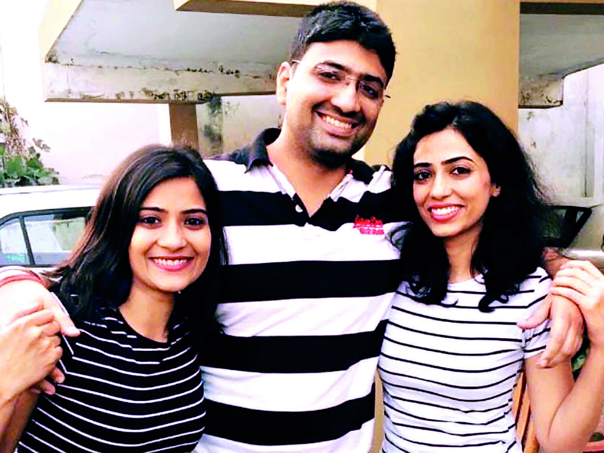 Aditi Sharma (L) with her brother Bhavya and sister (BCCL)