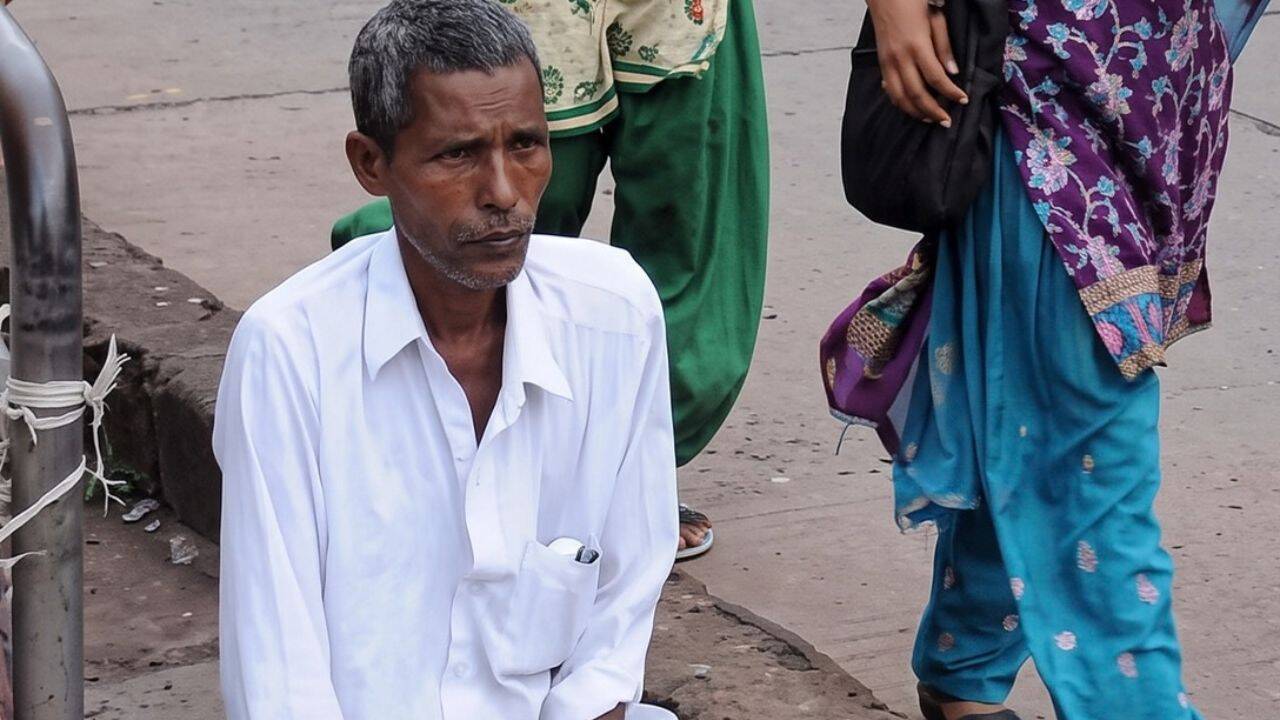 An orange seller kept saving until his dream became a school<br>