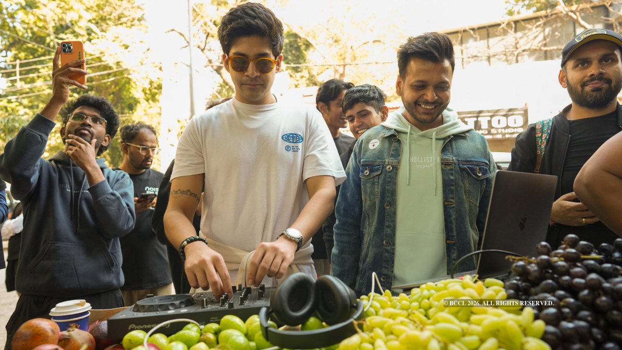 Traded for booze and late nights, Delhi’s morning raves pair early runs and workouts with live DJ dance floors and craft coffee like this one outside a cafe in Hauz Khas. Starting at dawn, these zero-alcohol events turn Delhi’s iconic spots into fitness festivals