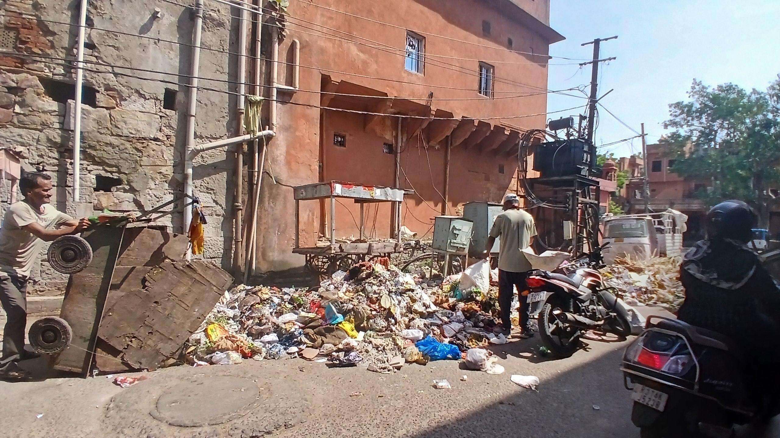 Bordi Ke Kuve Ka Rasta near Chhoti Choupar (3).jpg