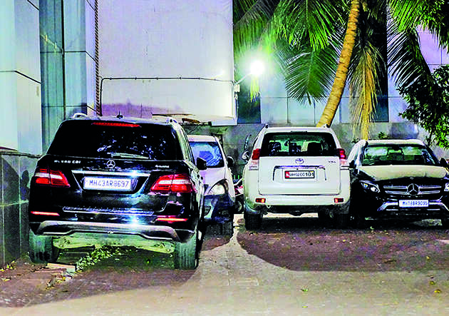 NIA Has Recorded Statements Of Waze's Former CIU Colleagues Ambani bomb scare: Sachin Waze met with Mansukh Hiran for 10 minutes on February 17, shows CCTV footage | India News