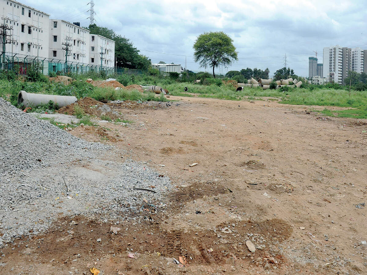 A tale of 4 storeys on lake buffer zone