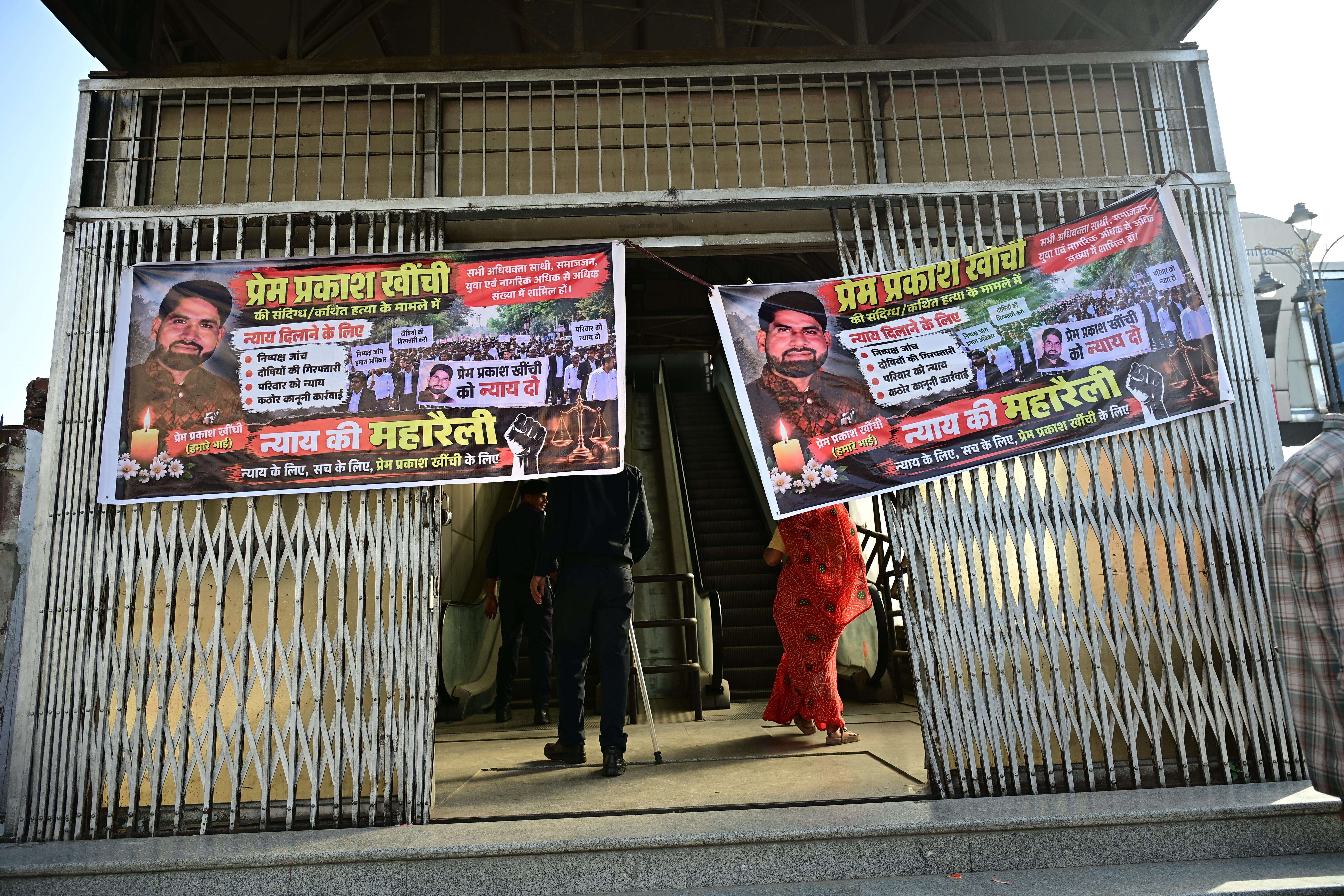 Advocates blocked Tonk Road demanding justice for Prem Prakash Khinchi and traffic jam (10).JPG
