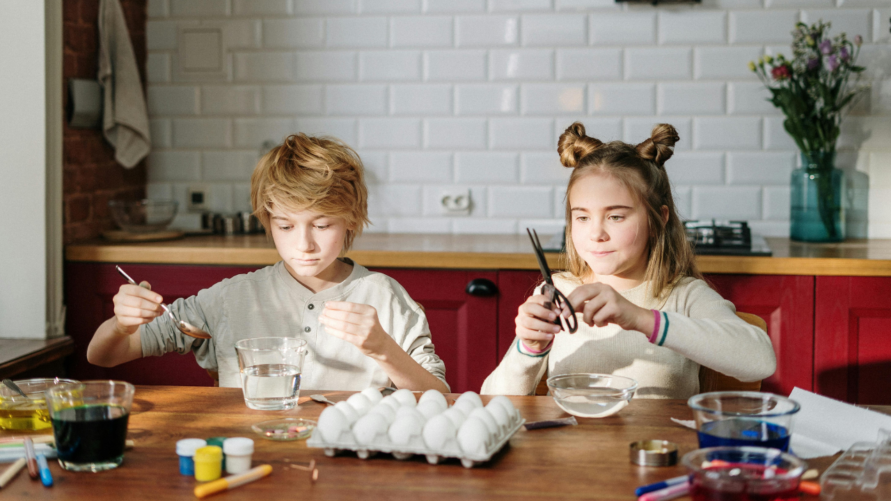 Breaking homework into smaller tasks may help children stay focused.<br>