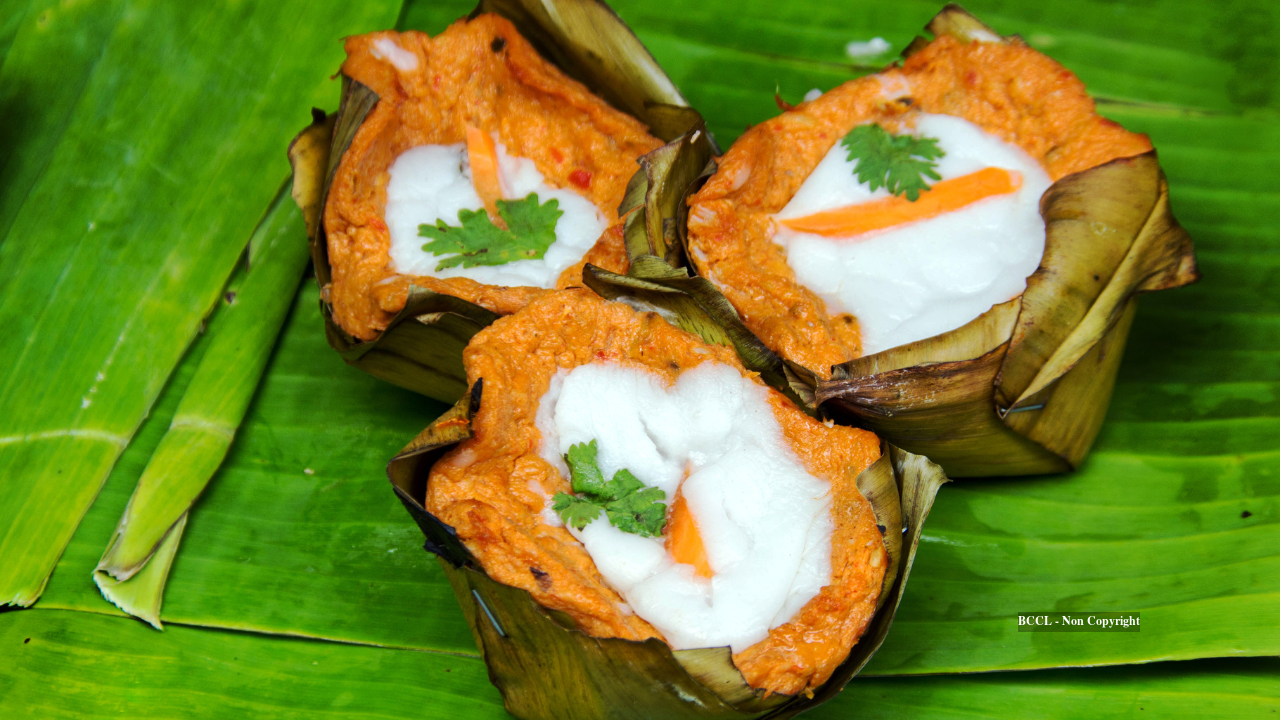 Curry Cooked in Banana Leaf Cups