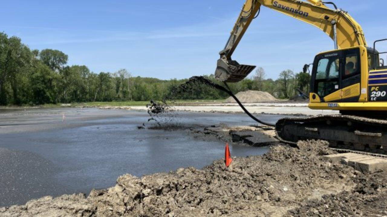 How the dredged material is being stabilised downstream<br>