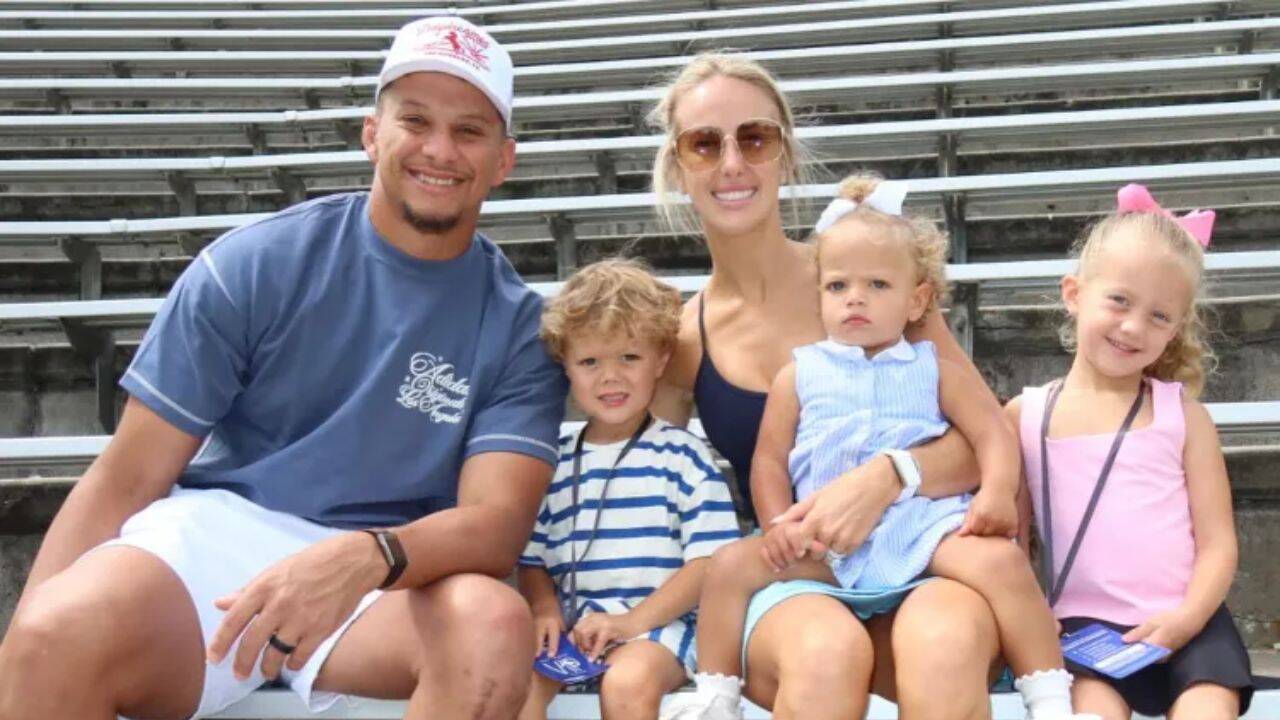 Patrick and Brittany Mahomes with their 3 kids