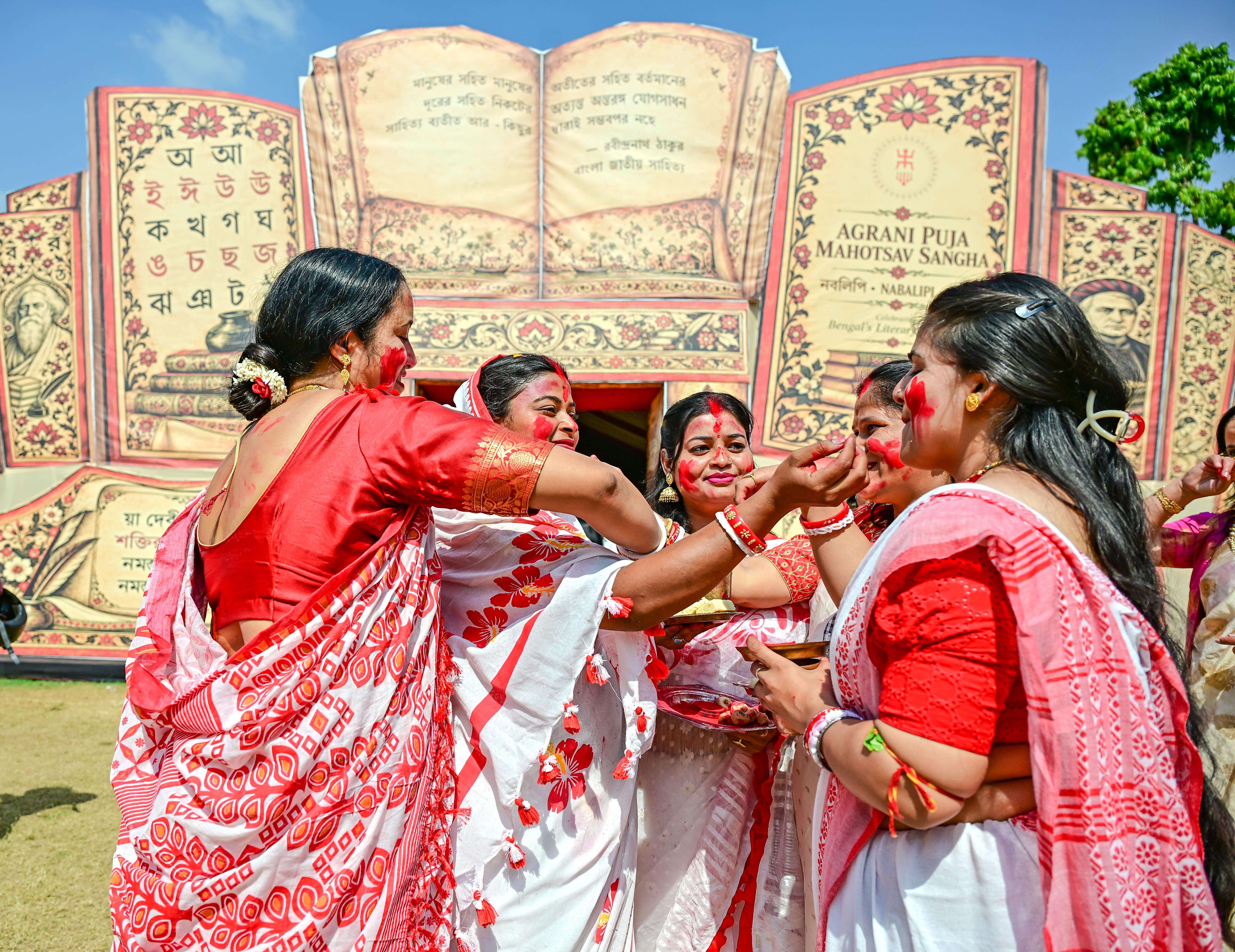Sindoor khela at Murlipura (1).JPG