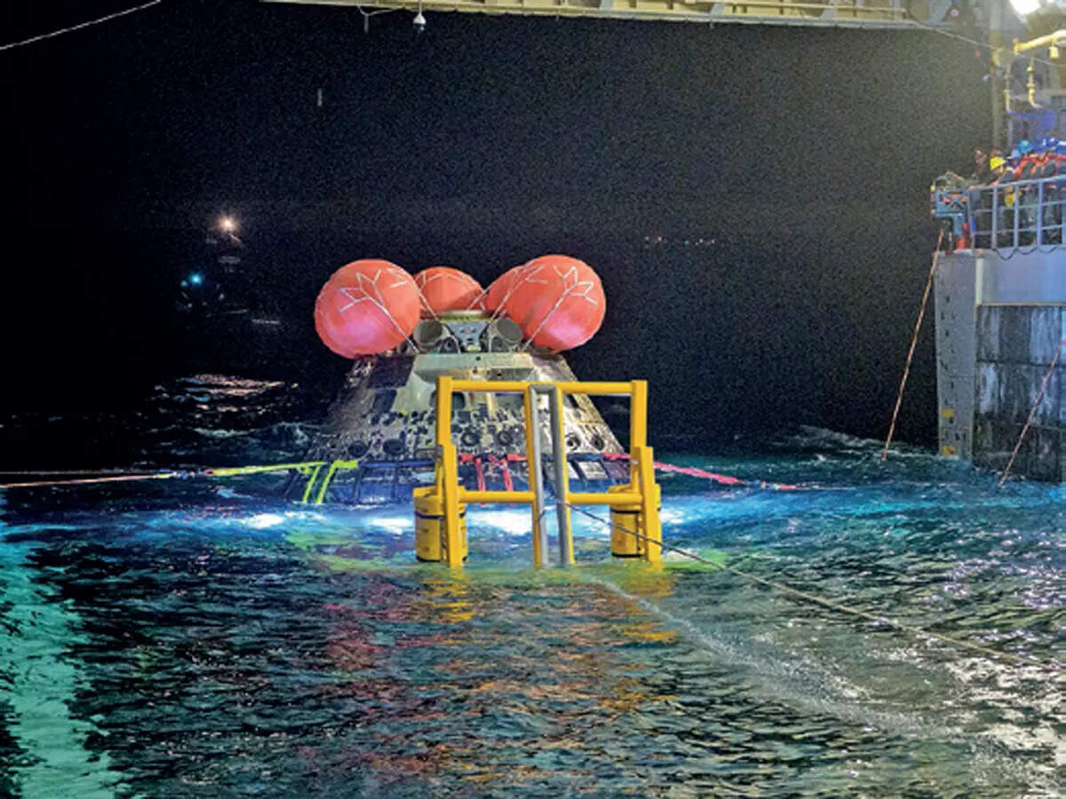 TechKnow: To the moon and back with dramatic splashdown