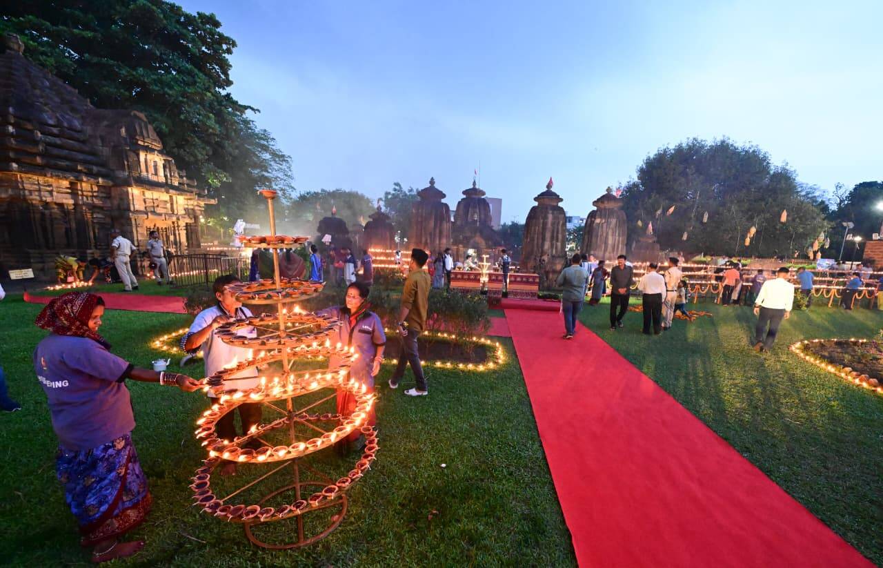 03db4110-cc89-412e-a81e-bf9a647130c7_Ashirvad_ki_diya_for_Modi_at_Mukteswar_temple1.jpg