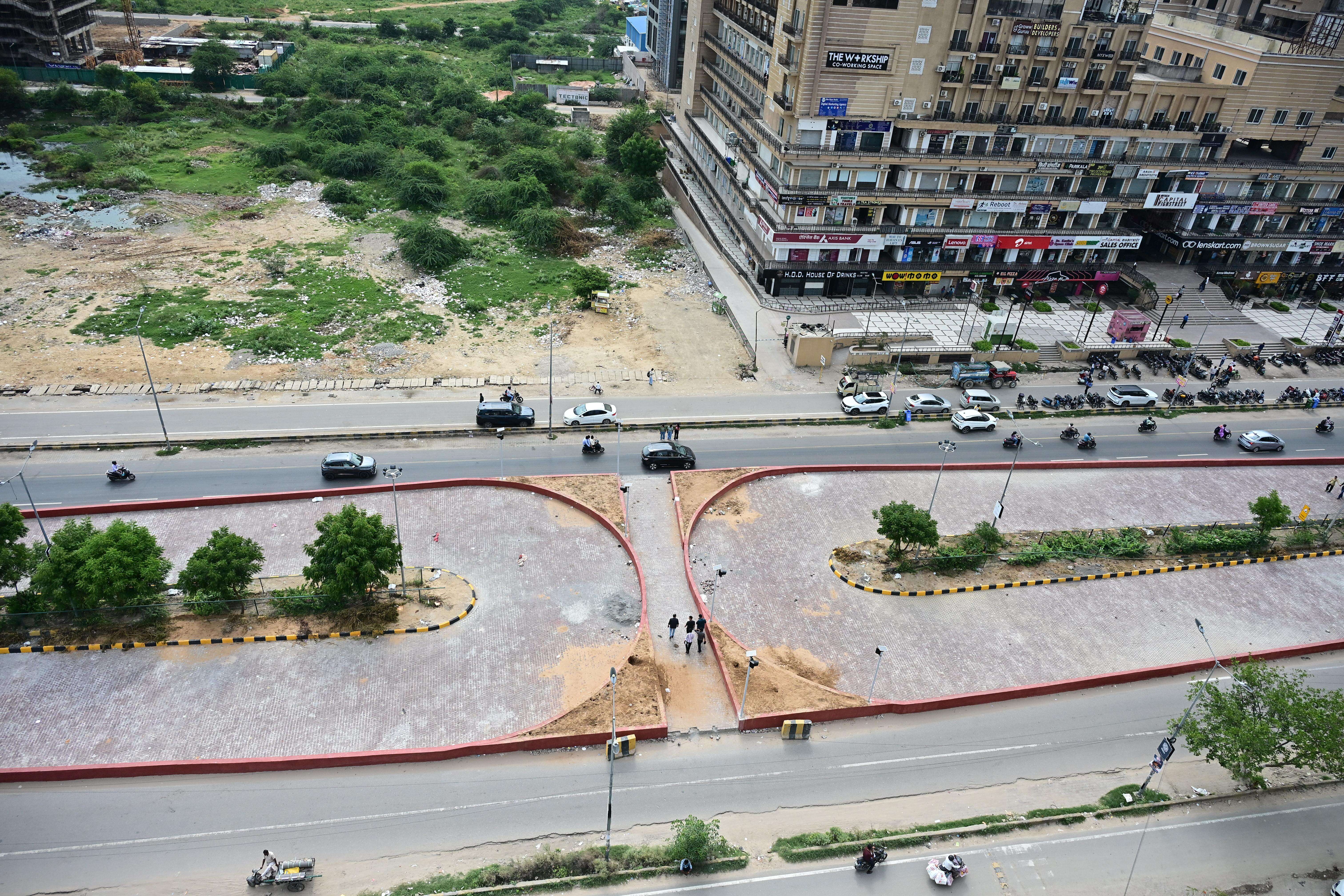 Mahal Road U turn (Bhagirath) (10).JPG
