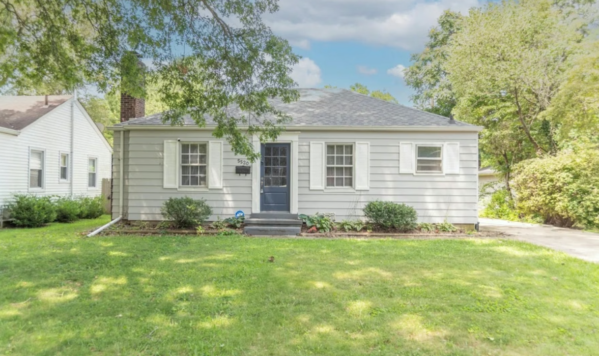 Letterman grew up in a modest three-bedroom house in Indianapolis.<br>