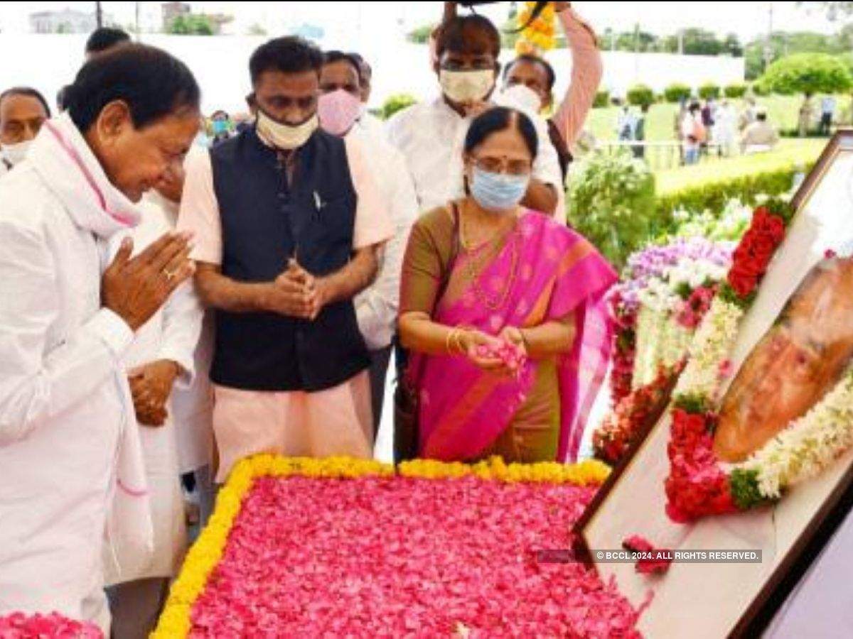 KCR vows grand PV memorial in Hyderabad, asks Centre for Bharat Ratna to late PM