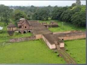 talatal ghar.JPG