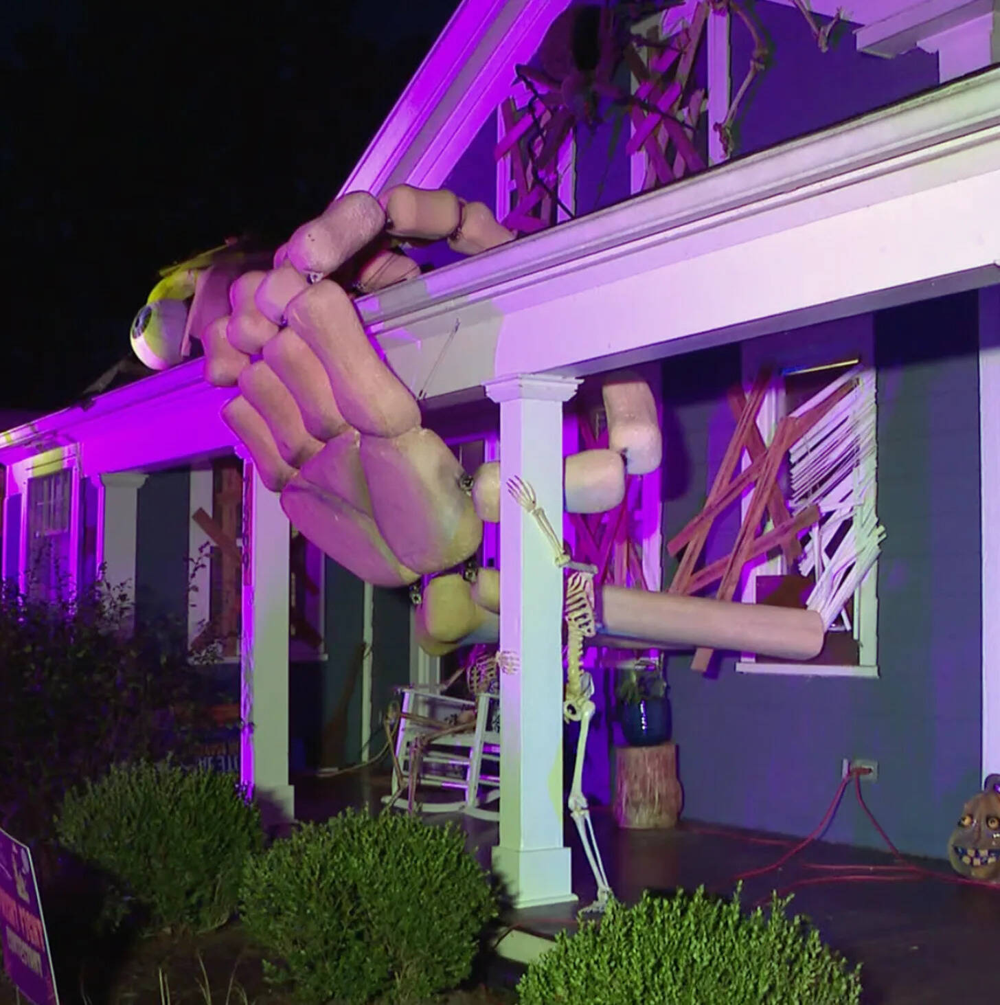 From animatronics to towering skeletons, Halloween enthusiasts are turning spooky home displays into fundraising opportunities for St. Jude Children’s Research Hospital.