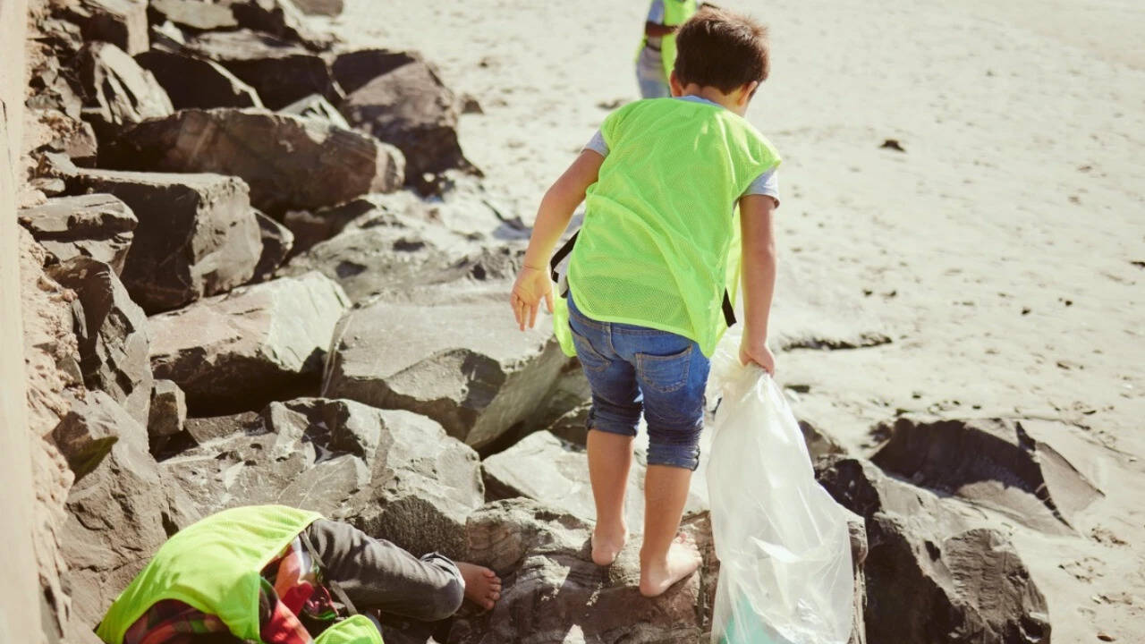 Children aged 7 to 12 helped tackle cigarette waste on an Ecuador beach; researchers recorded 6,821 fewer butts reaching the ocean over two years and a 53.2% decline in sand collections<br>