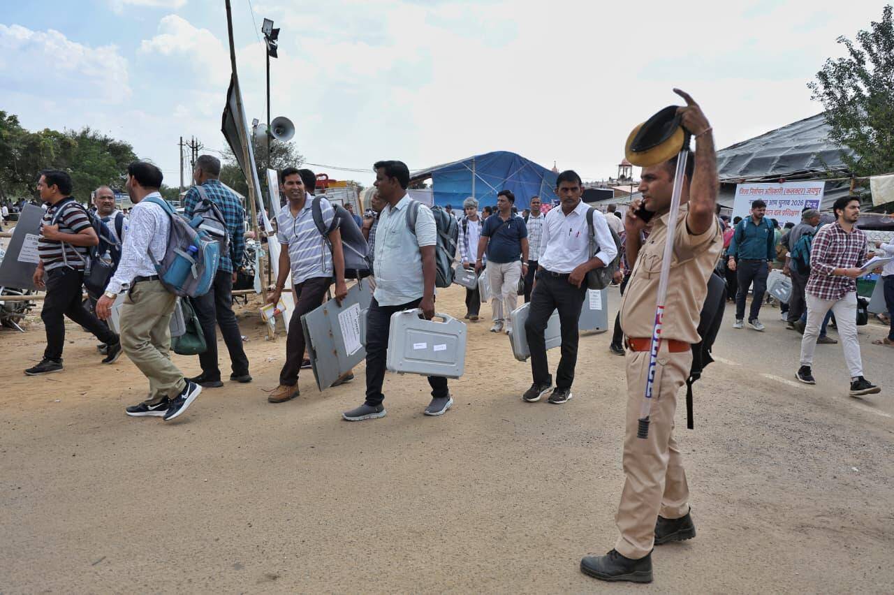 Polling parties dispatched from Bhawani Niketan ahead of JMC election (7).jpeg
