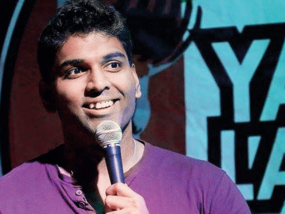 Indianorigin standup comedian dies on stage