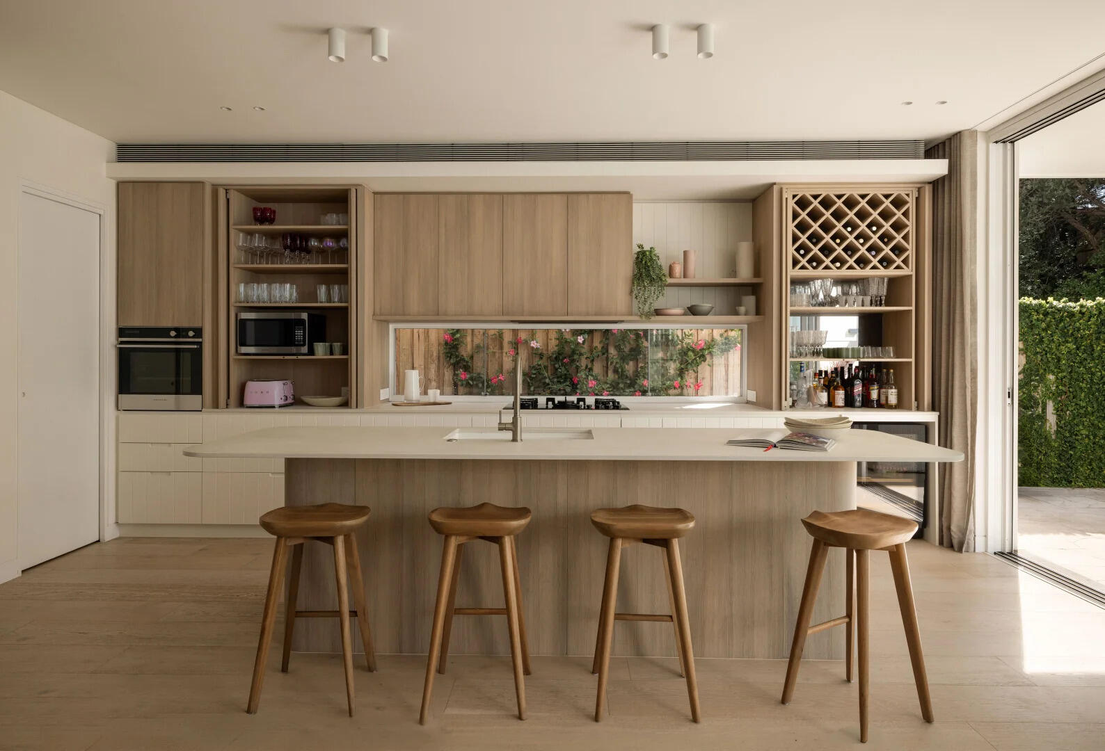 The kitchen/bar