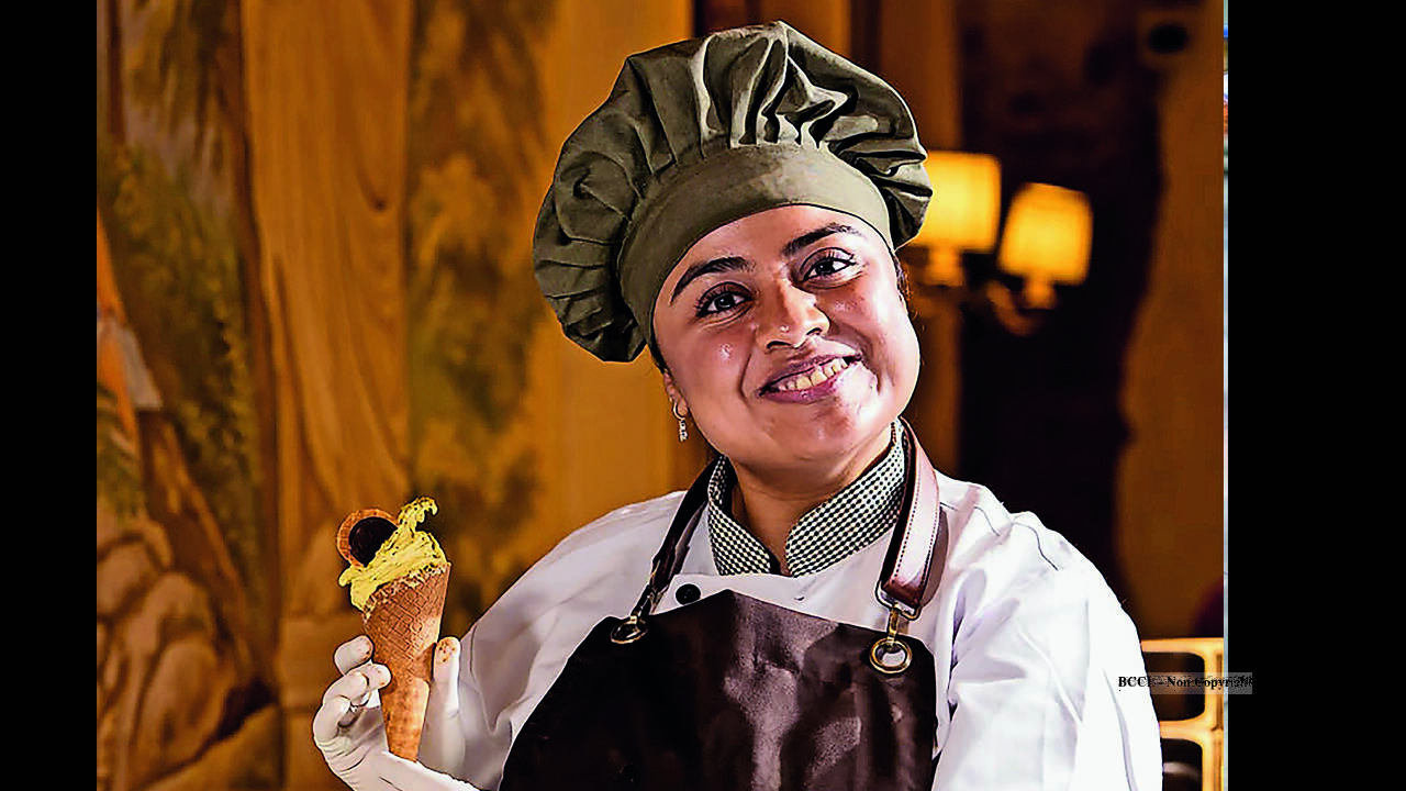 Richa, founder of Mia Marito in Ganj, serving artisanal gelato