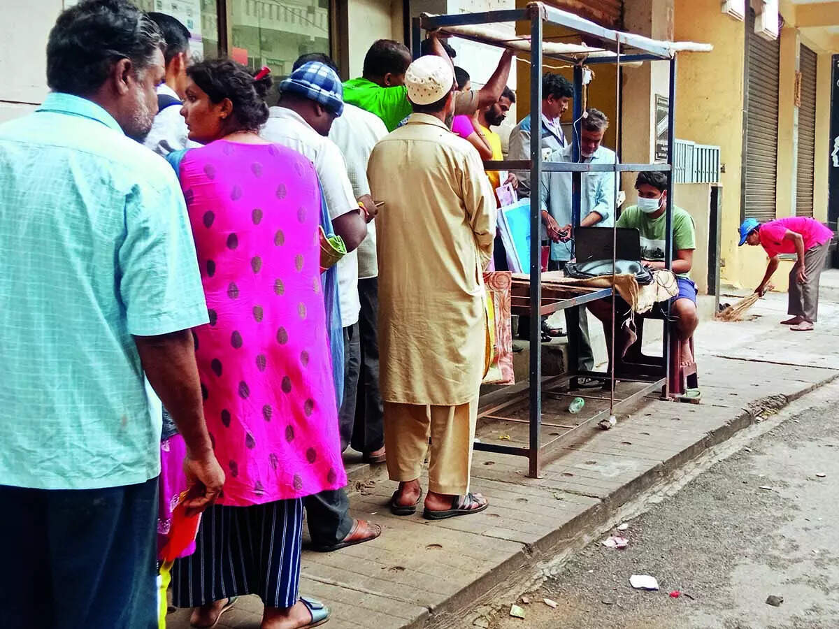 Bengaluru's Ration Distribution Glitch A Struggle for Food Amid Server