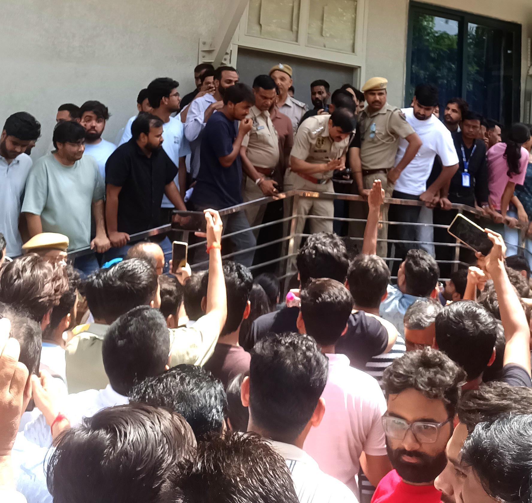 Students protests outside centre in Jaipur (5).jpeg