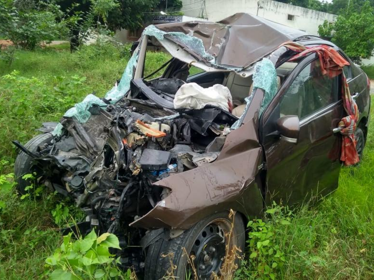 Five youths killed in Telangana road accident