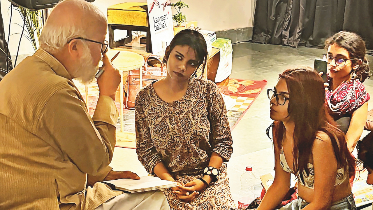 Disha says, 'Baithaks encourage people to interact in a relaxed and informal setup. You add books, and more importantly stories in the mix and you have a recipe for a perfect meet-up' (Pic: @karwaanheritage)
