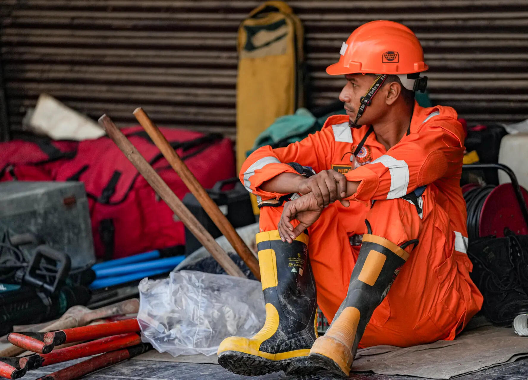 Building collapses in south Delhi's Satya Niketan