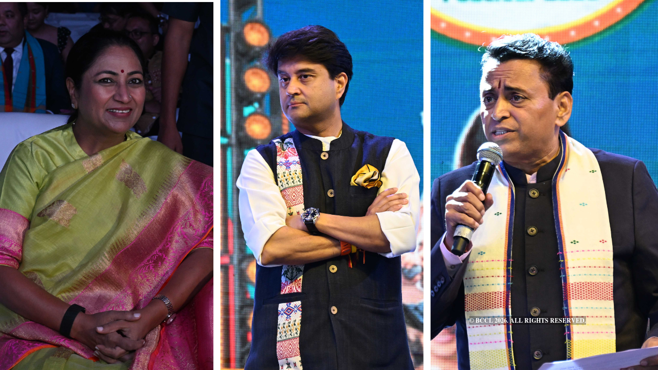 (L-R) Rekha Gupta, Jyoritaditya Scindia, Sunil Deodhar