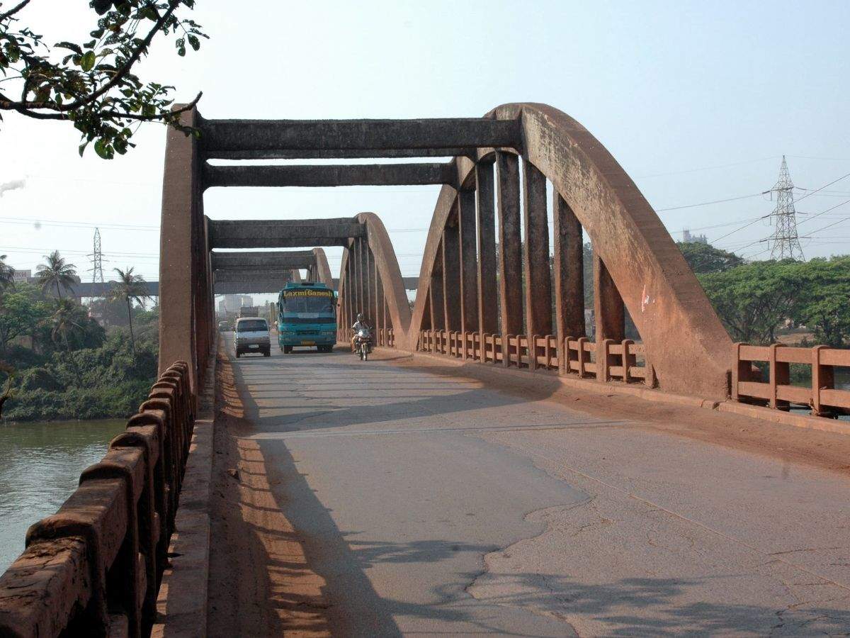 tamil nadu: Remains of British-era bridge reappear in Dhanushkodi after ...