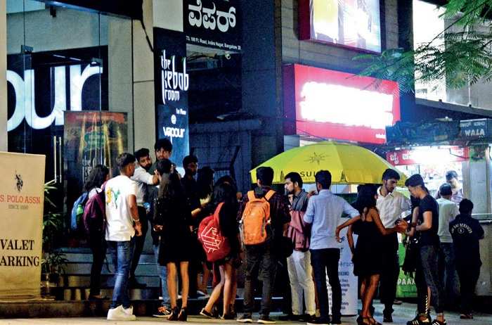 10 Best Places to Experience the Nightlife in Bangalore, Pubs Nightlife