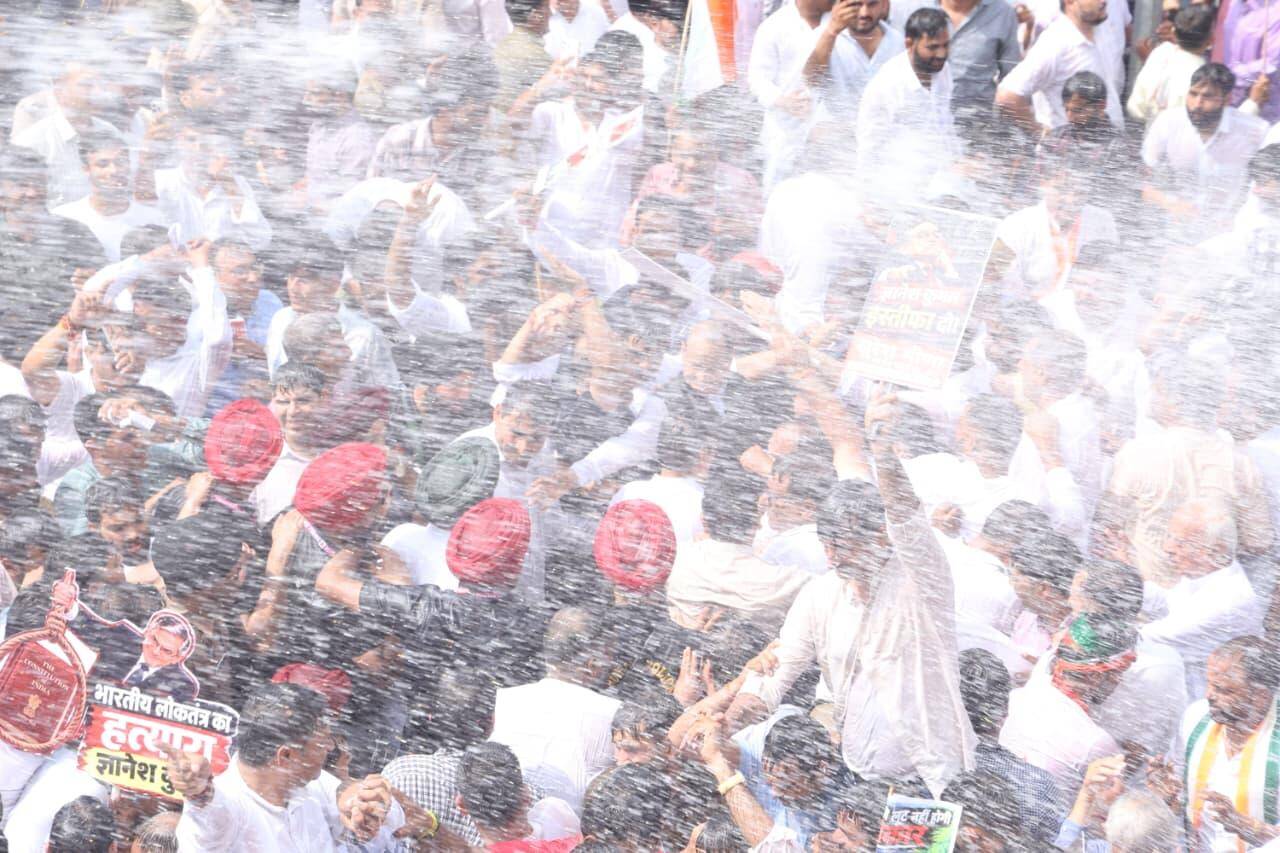 Gehlot, Jully, Randhawa detained in protest march to ECI office, police use water cannons (3).jpeg