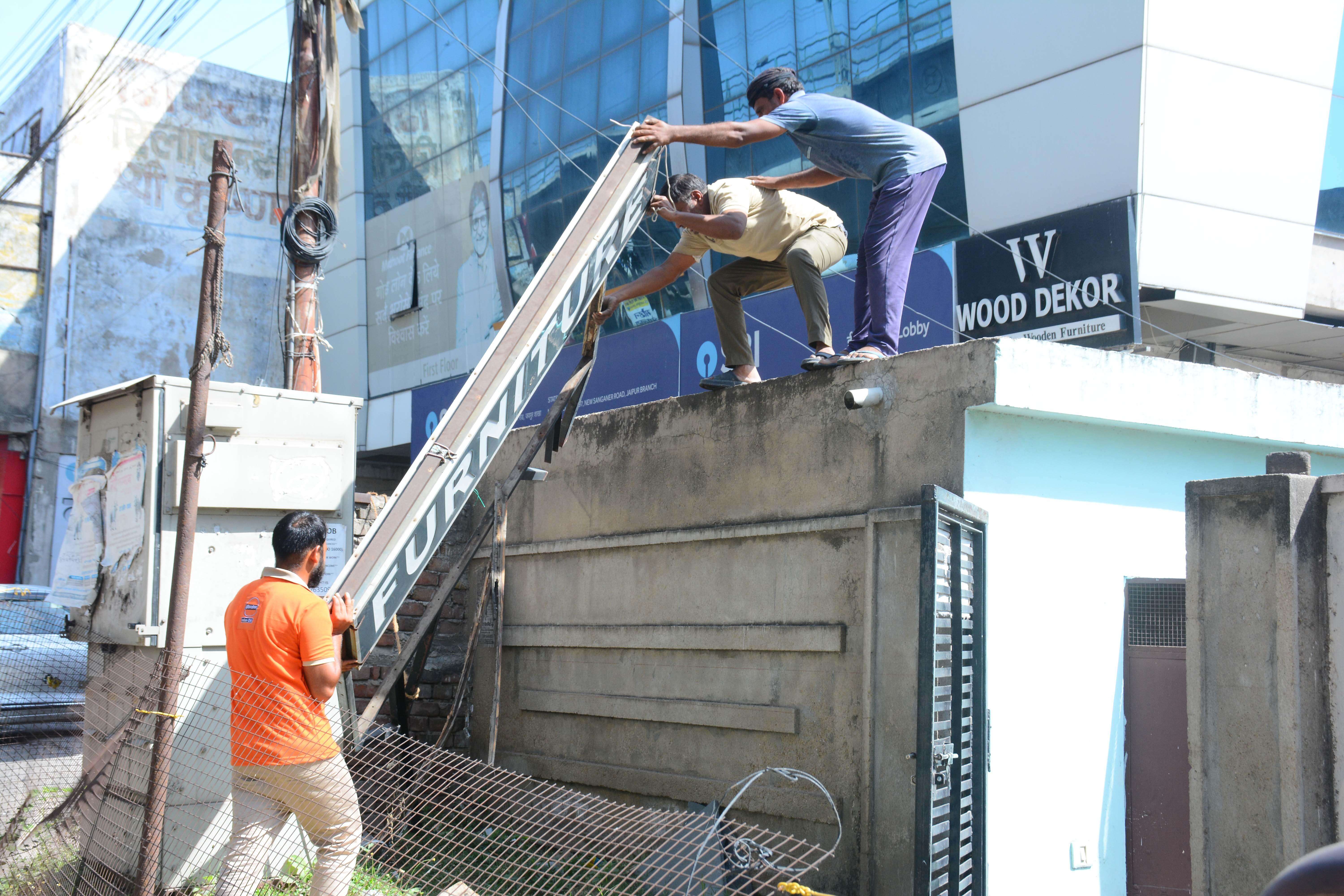 JDA initiates demolition drive on New Sanganer Road (7).jpeg