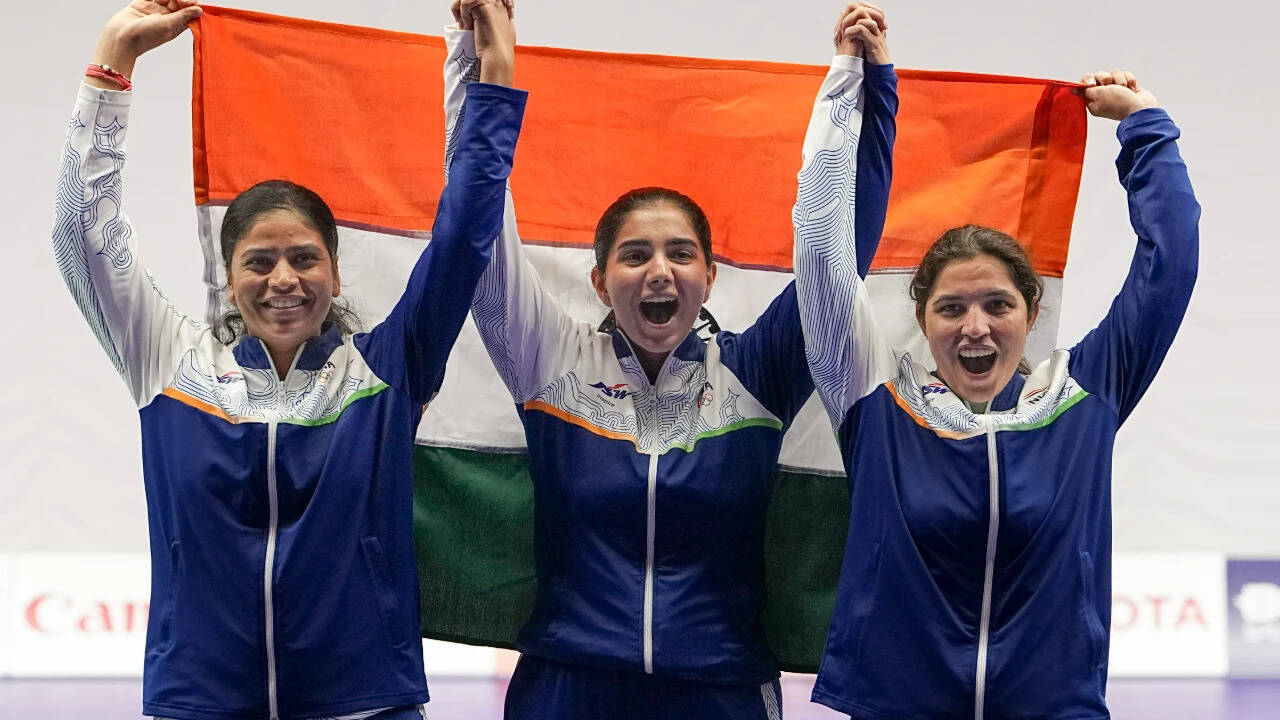 India's Manisha Keer, Ashima Ahlawat and Neeru Dhanda pose<br>