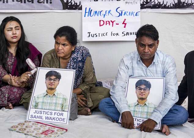 Hunger strike of the parents of IIT student in Mumbai